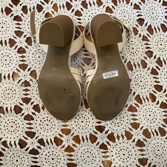 Torrid 4H bone caged fronthl snake print details size 8.5W - Picture 5 of 8